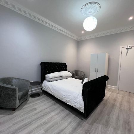 Lovely 4 Bedroom 2Nd Floor Walk Up Apartment Edinburgh Exterior foto