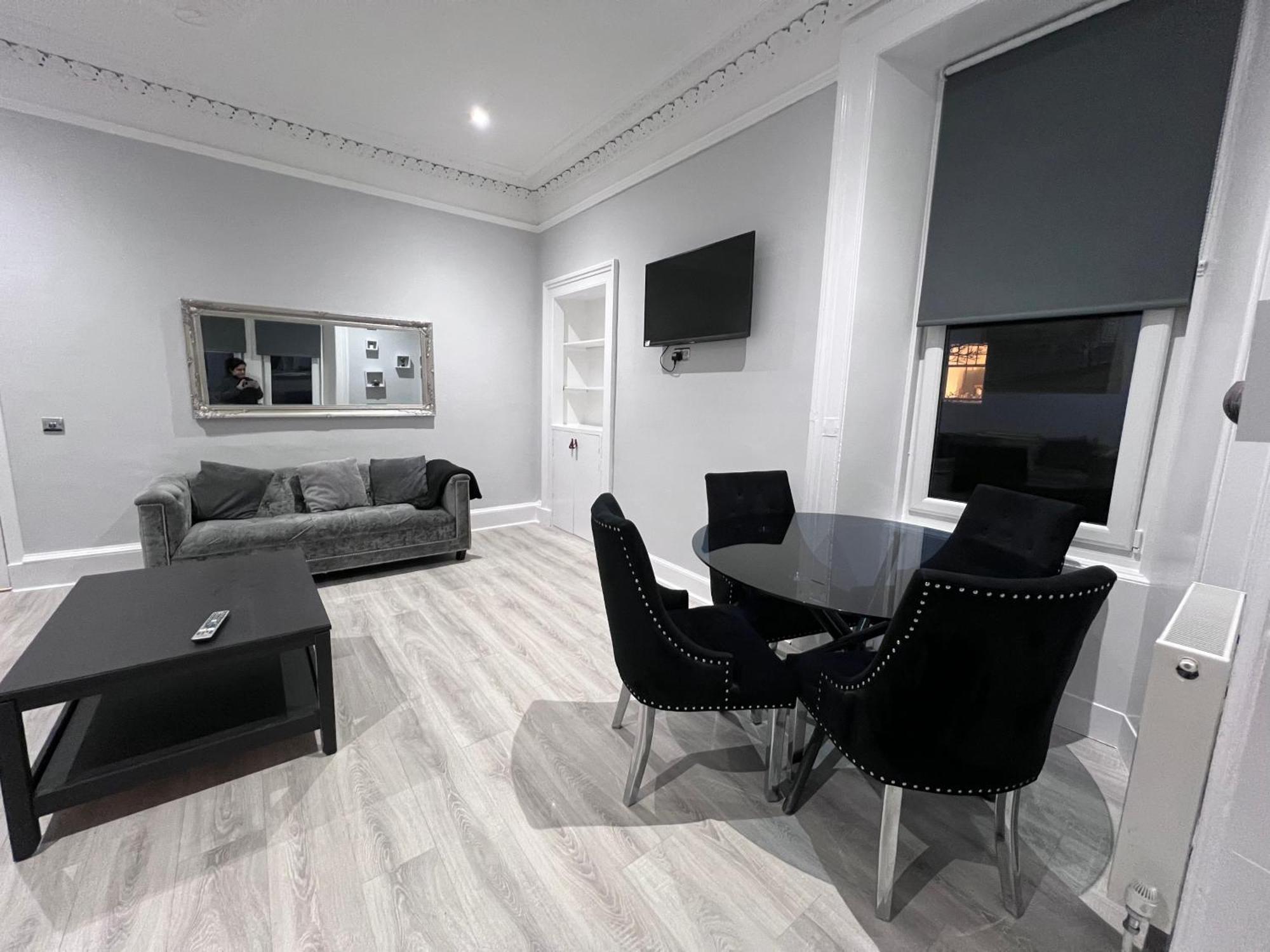 Lovely 4 Bedroom 2Nd Floor Walk Up Apartment Edinburgh Exterior foto