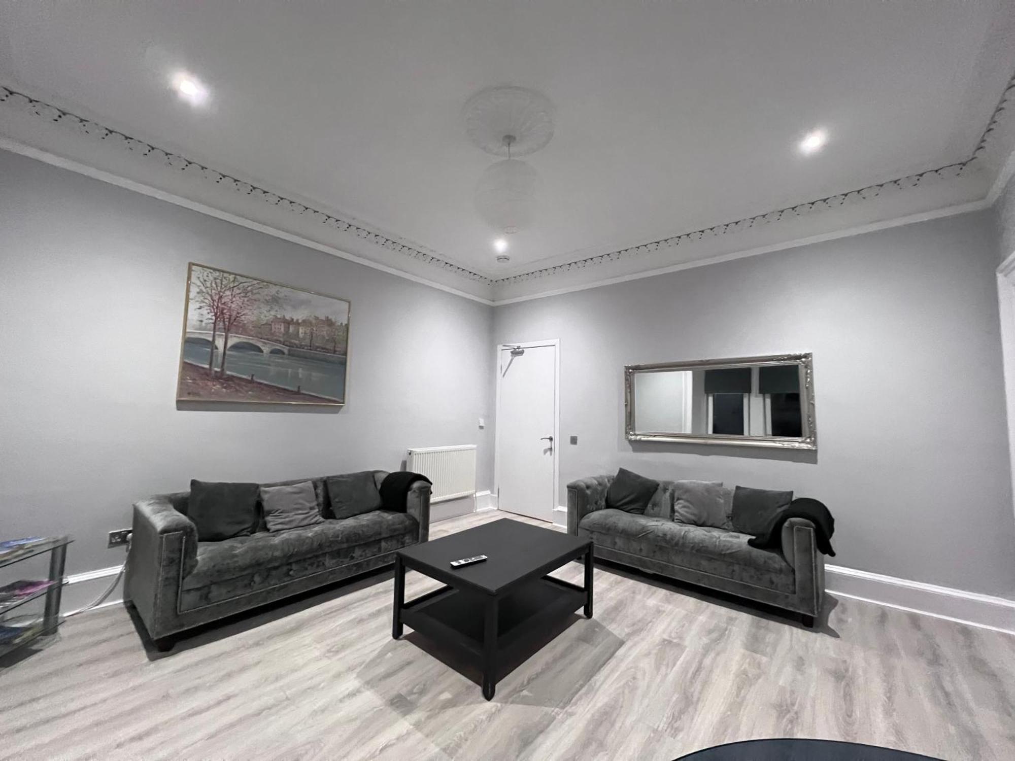 Lovely 4 Bedroom 2Nd Floor Walk Up Apartment Edinburgh Exterior foto