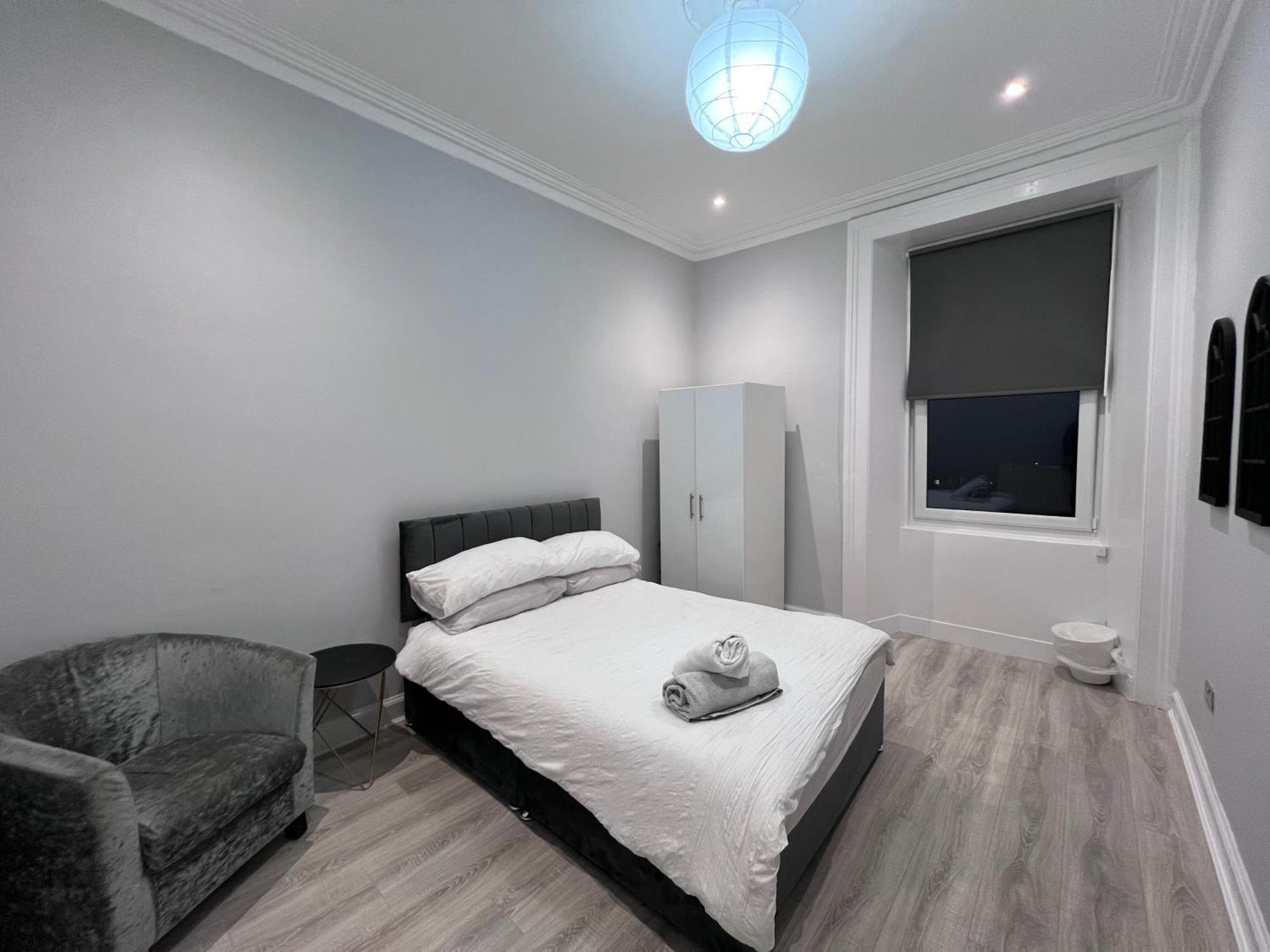 Lovely 4 Bedroom 2Nd Floor Walk Up Apartment Edinburgh Exterior foto
